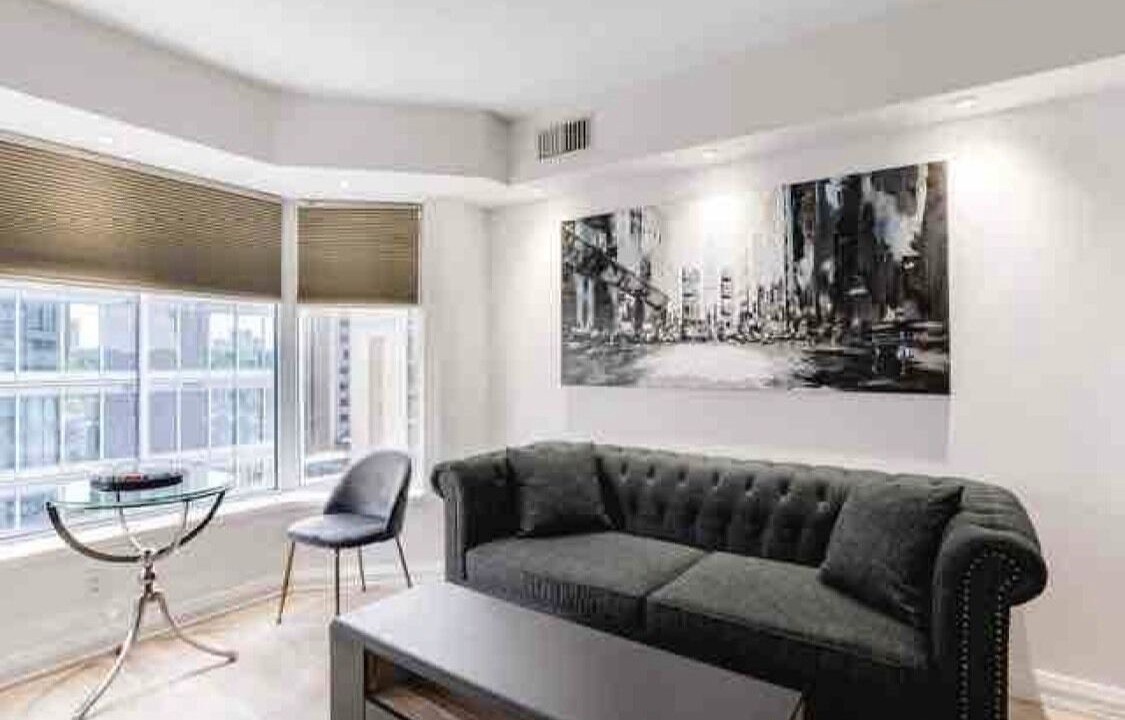 Photo of Livingroom in Bloor-Yorkville