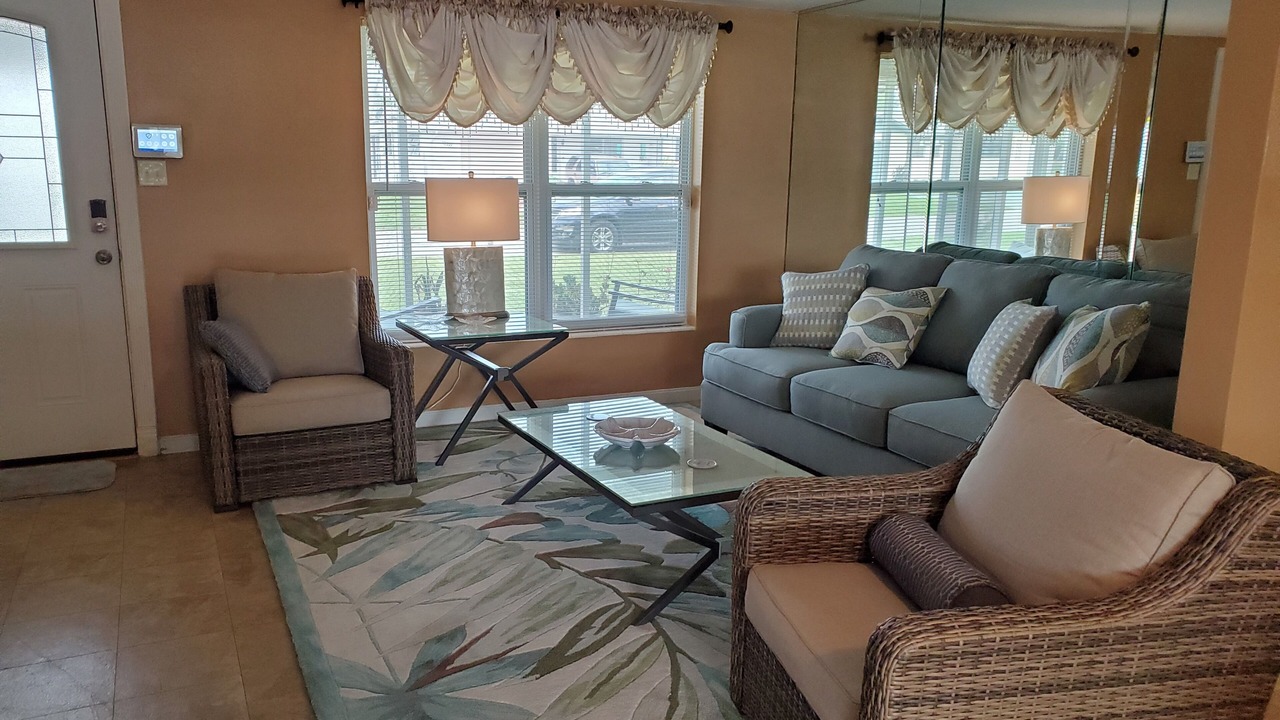 Photo of Livingroom in Jasmine Lakes