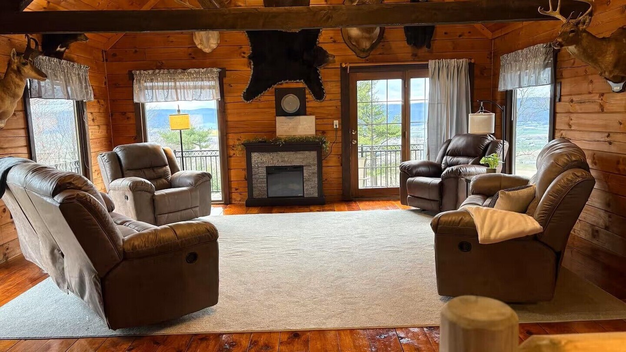 Photo of Livingroom in Belleville