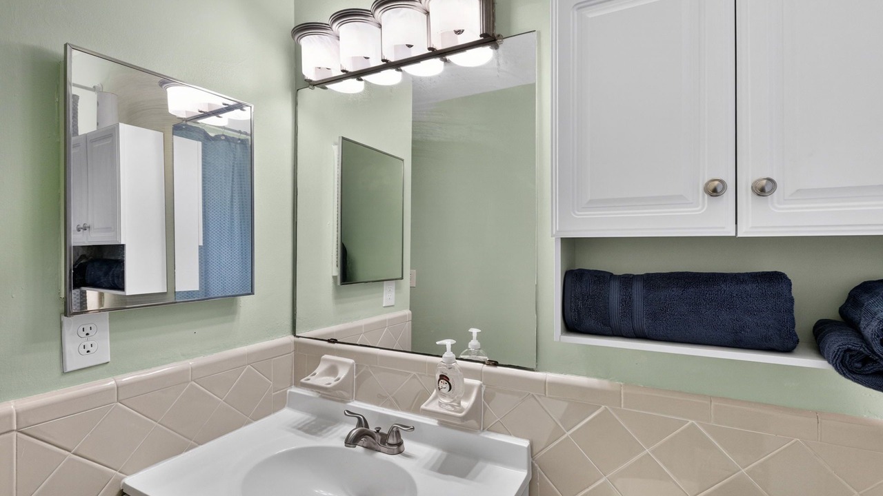Photo of Bathroom in Eisenhower