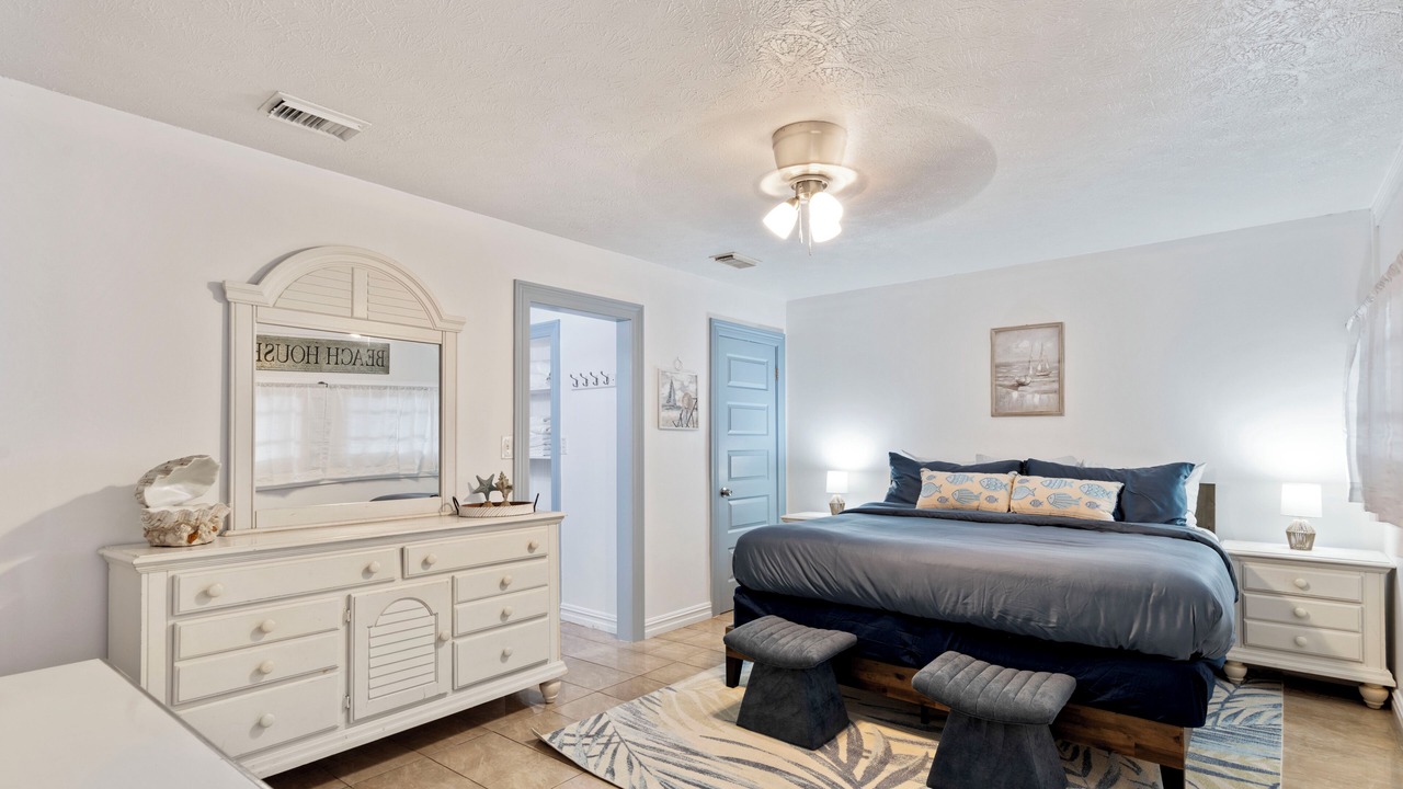 Photo of Bedroom in Crystal Shores