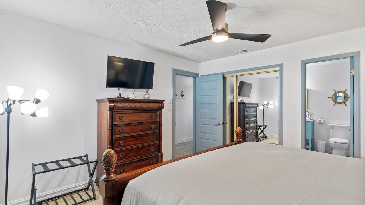 Photo of Bedroom in Crystal Shores