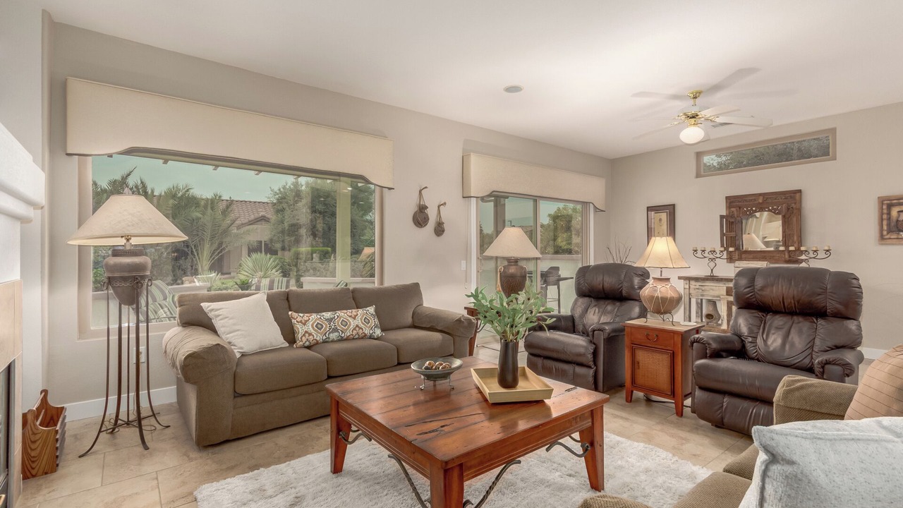 Photo of Livingroom in Surprise