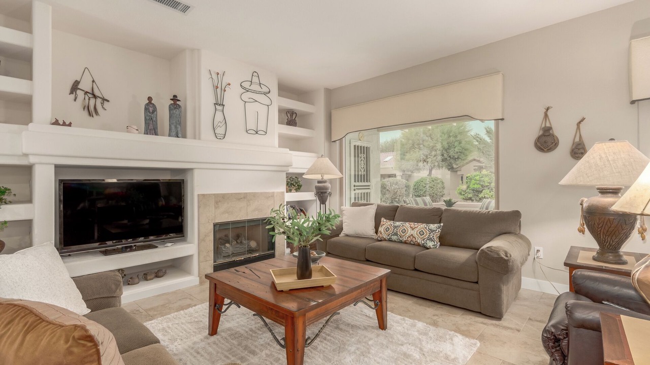 Photo of Livingroom in Surprise