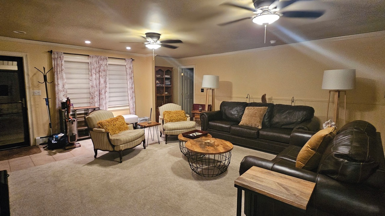 Photo of Livingroom in Campbell Hall