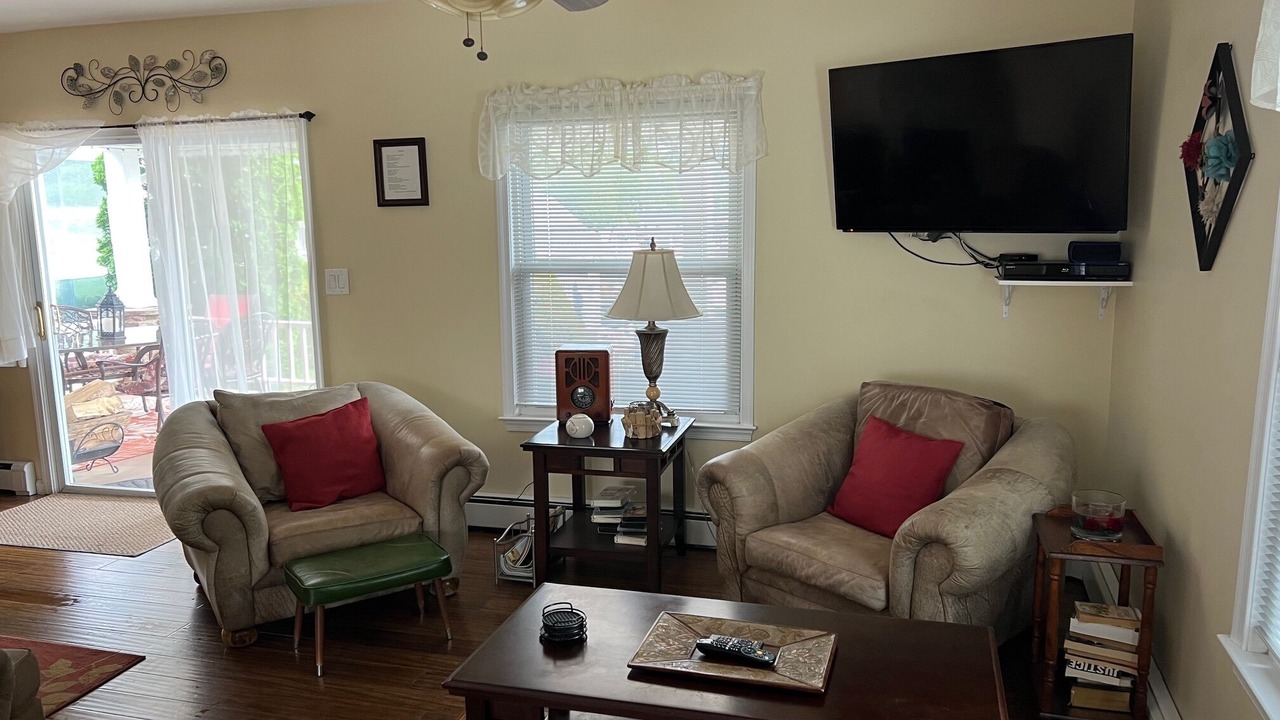 Photo of Livingroom in Center Moreland