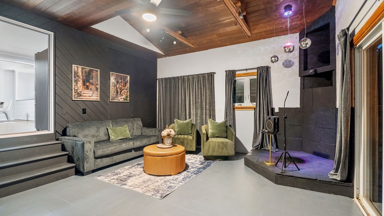 Photo of Livingroom in Newfield