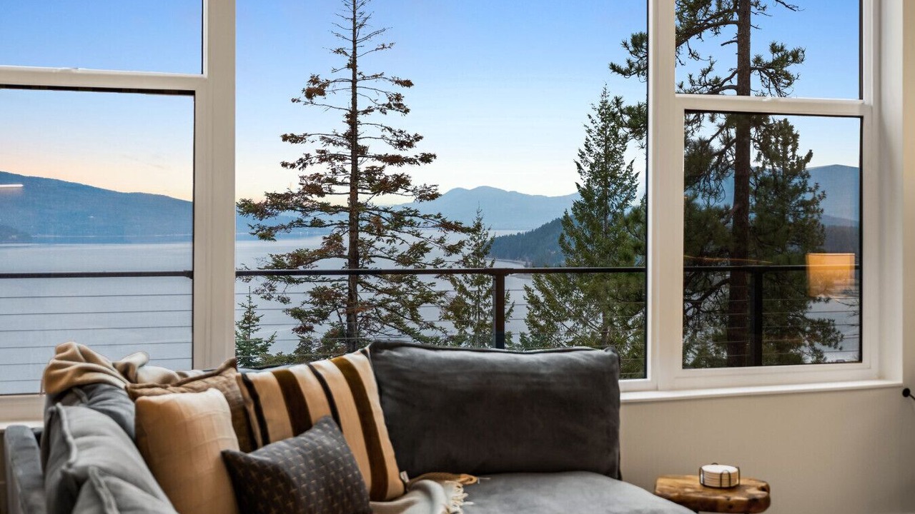 Photo of Livingroom in Trestle Creek