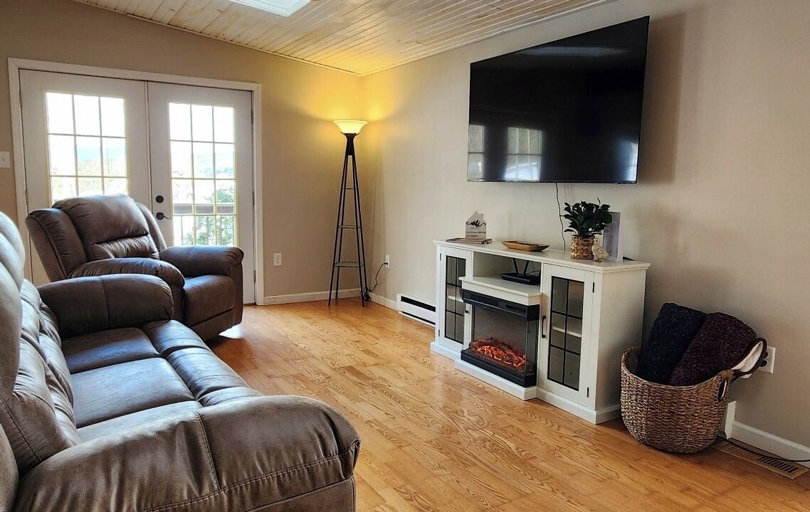 Photo of Livingroom in Laurelton