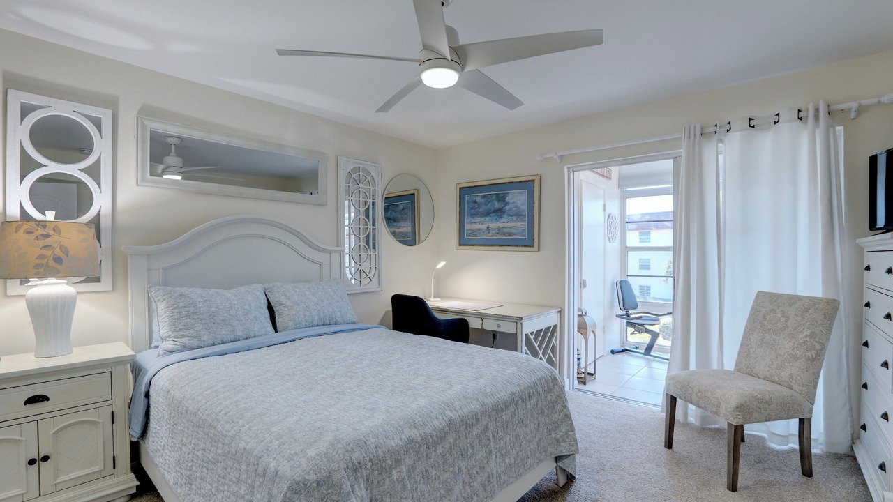 Photo of Bedroom in Indian River Shores