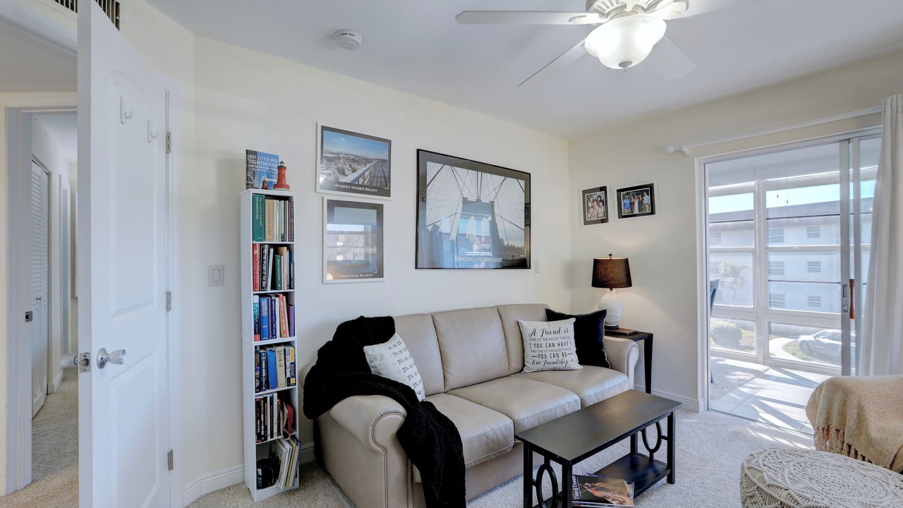 Photo of Livingroom in Indian River Shores