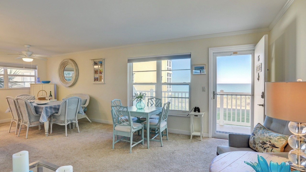 Photo of Livingroom in Indian River Shores