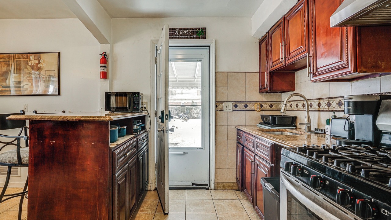 Photo of Kitchen in Alden Manor