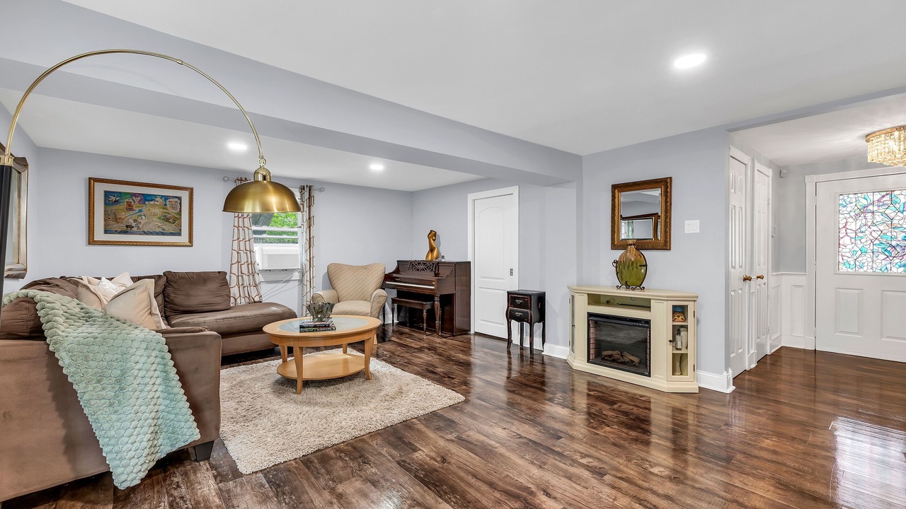 Photo of Livingroom in Melville