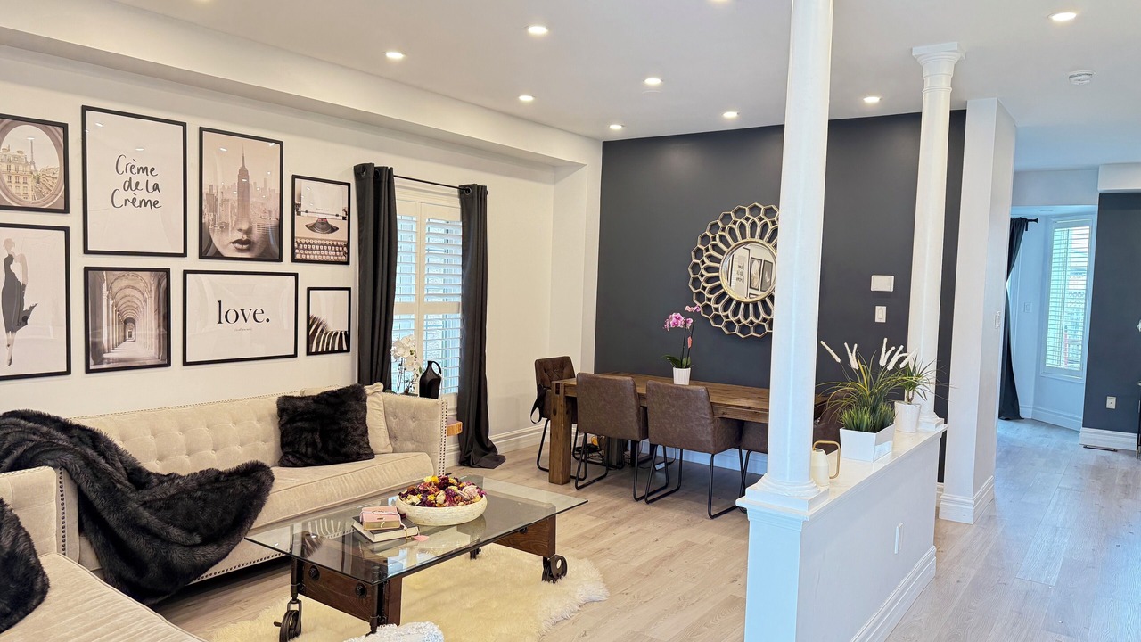 Photo of Livingroom in Churchill Meadows