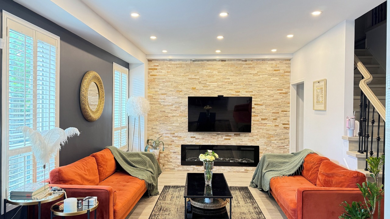 Photo of Livingroom in Churchill Meadows