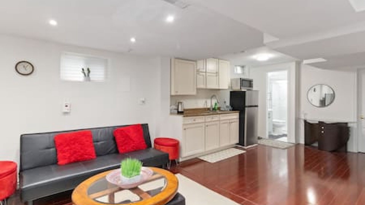 Photo of Livingroom in Central Erin Mills