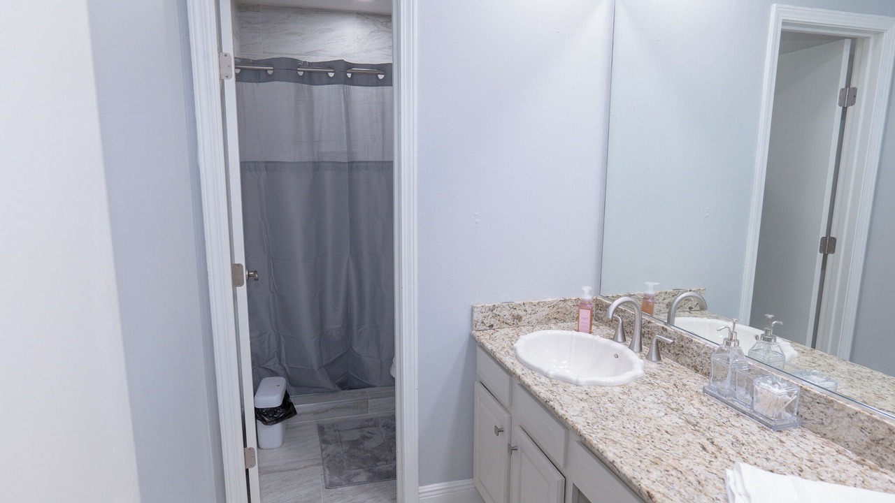 Photo of Bathroom in Kenner - Louis Armstrong International Airport