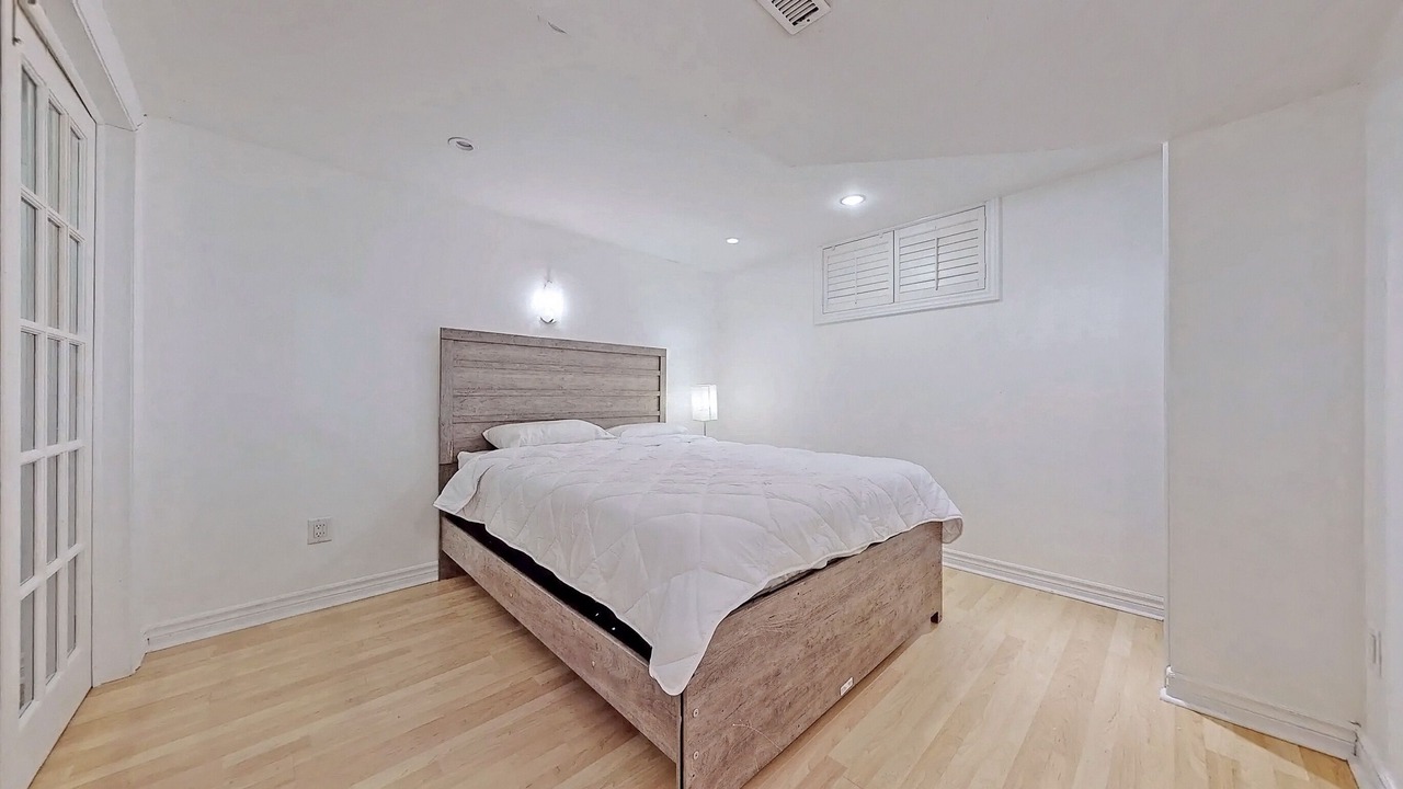Photo of Bedroom in Newtonbrook