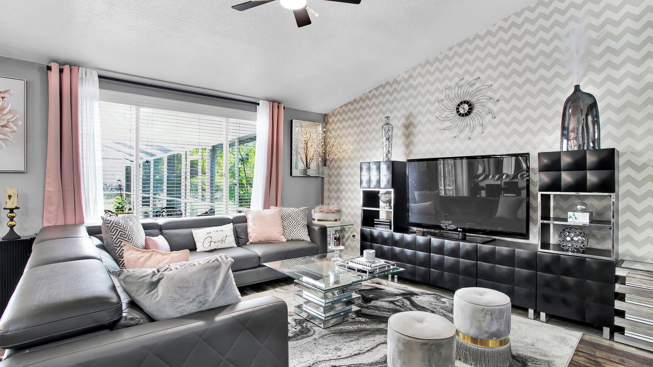 Photo of Livingroom in Boyette Springs