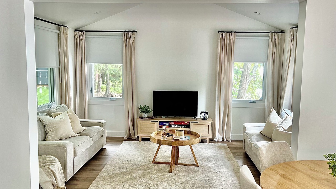 Photo of Livingroom in North Frontenac