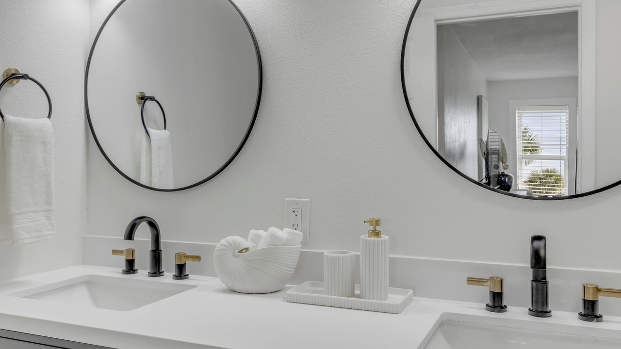 Photo of Bathroom in New Smyrna Beach