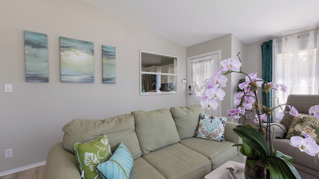 Photo of Livingroom in Grove City