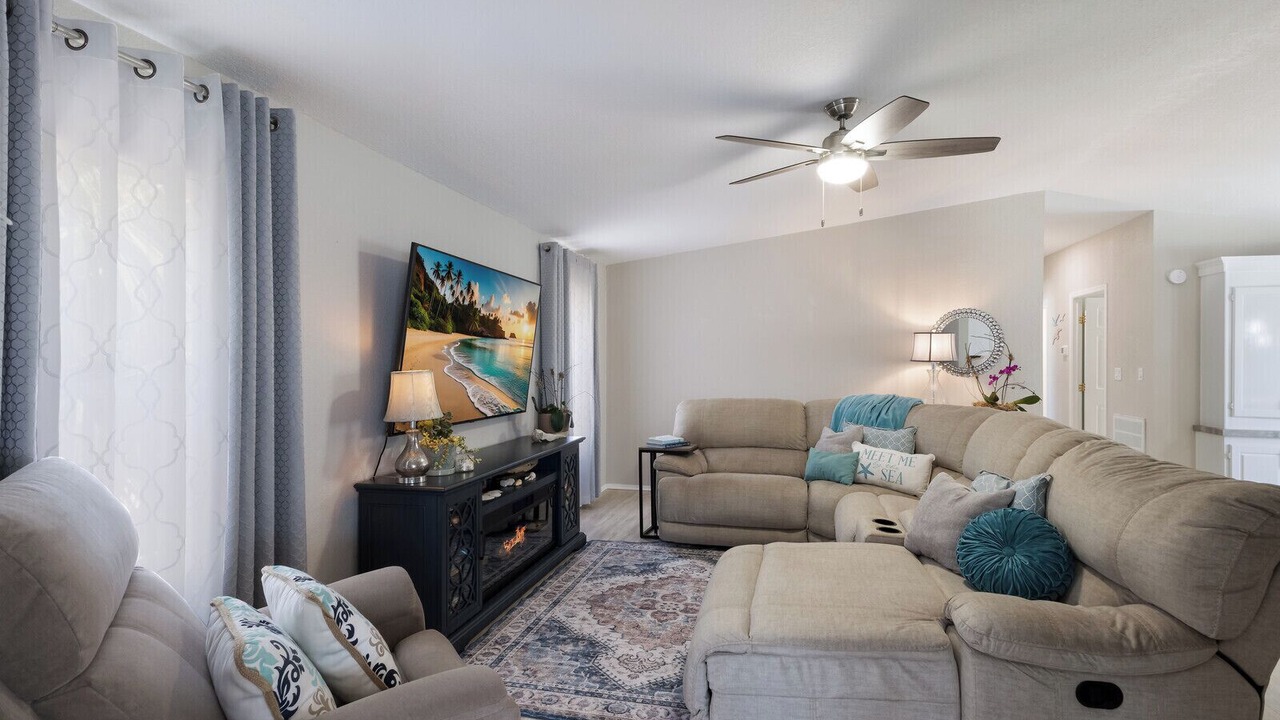Photo of Livingroom in Grove City