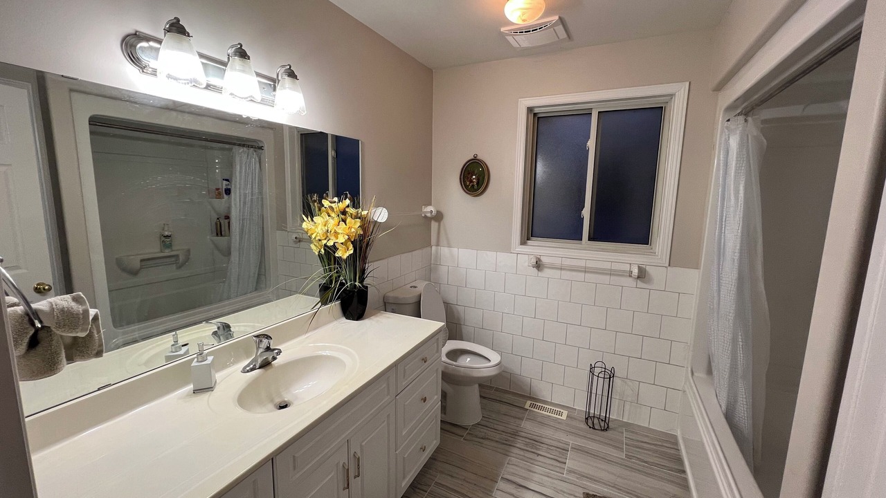 Photo of Bathroom in Colborne