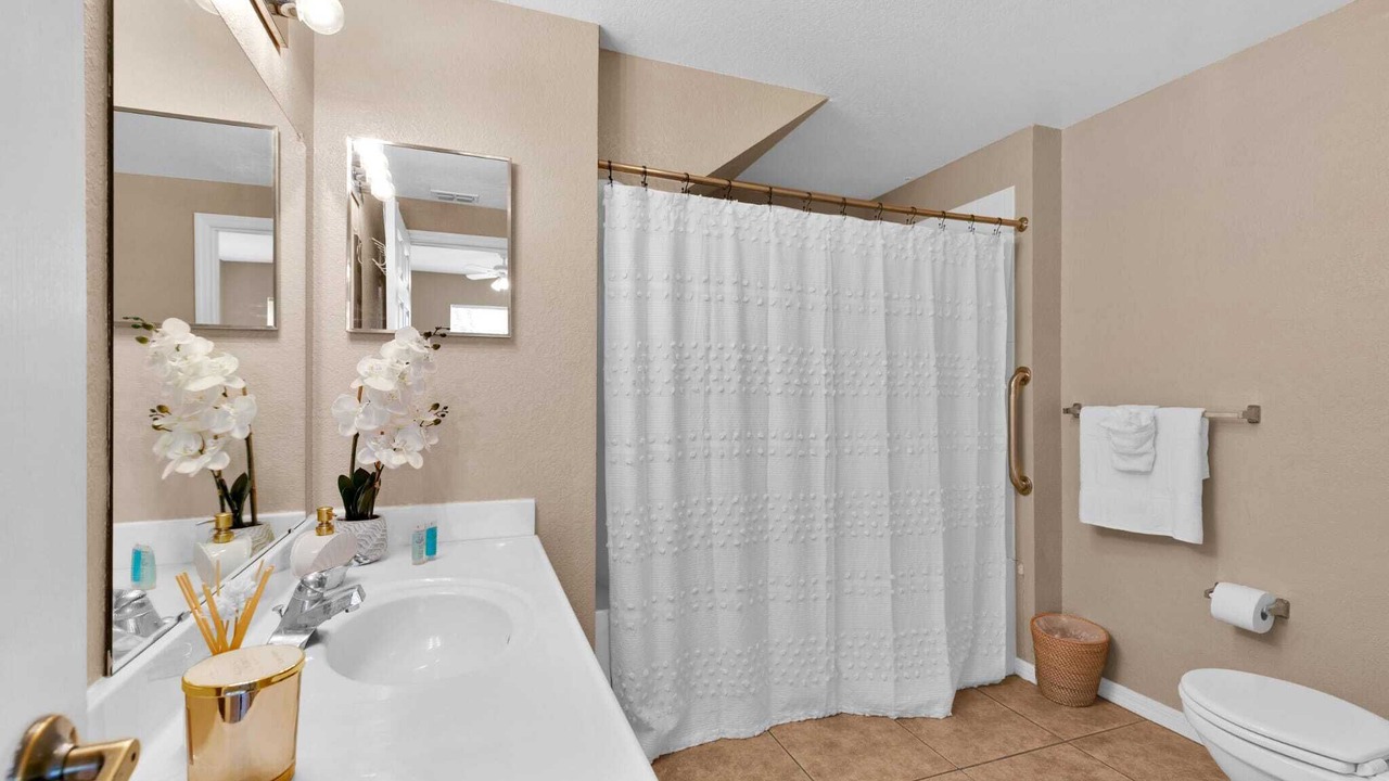 Photo of Bathroom in Venetian Bay Villages