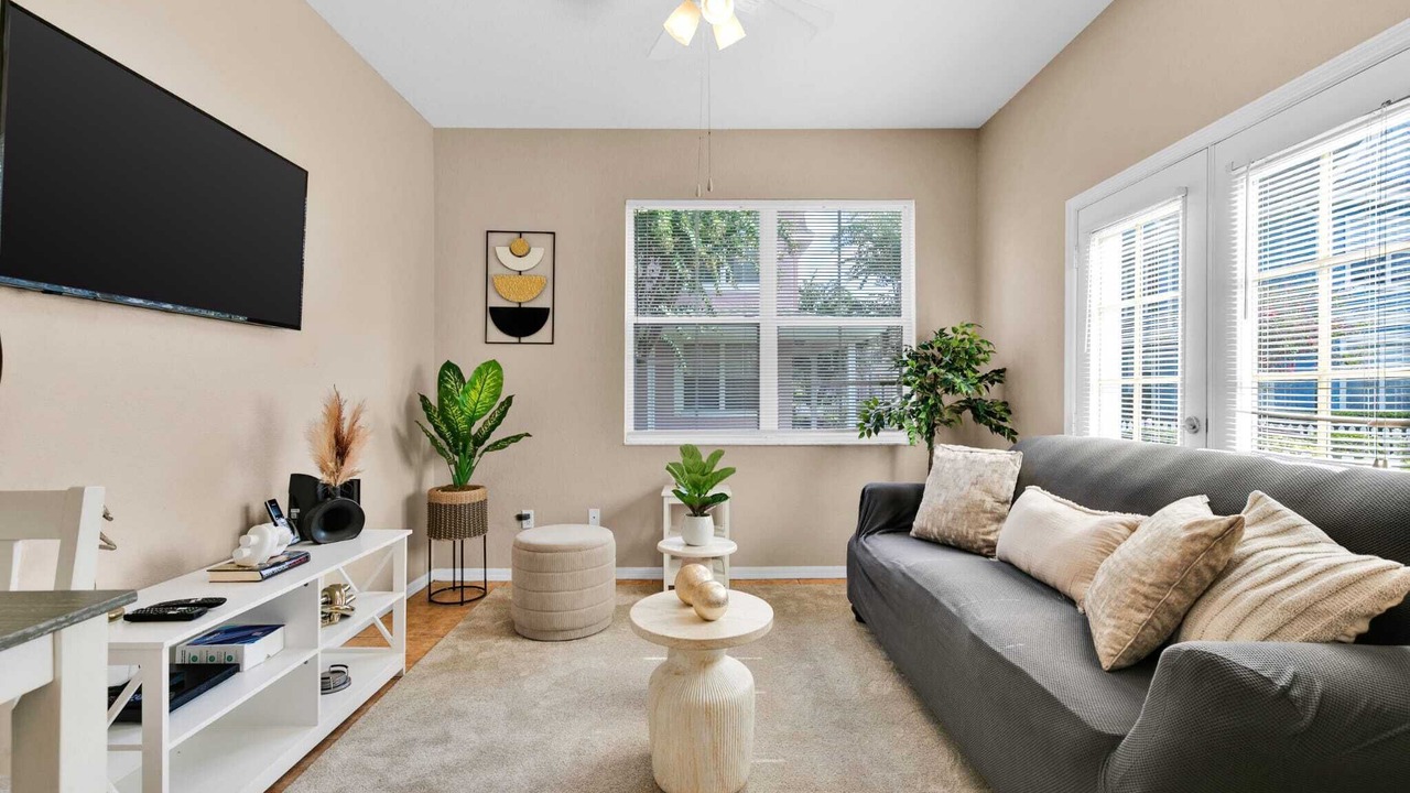 Photo of Livingroom in Venetian Bay Villages
