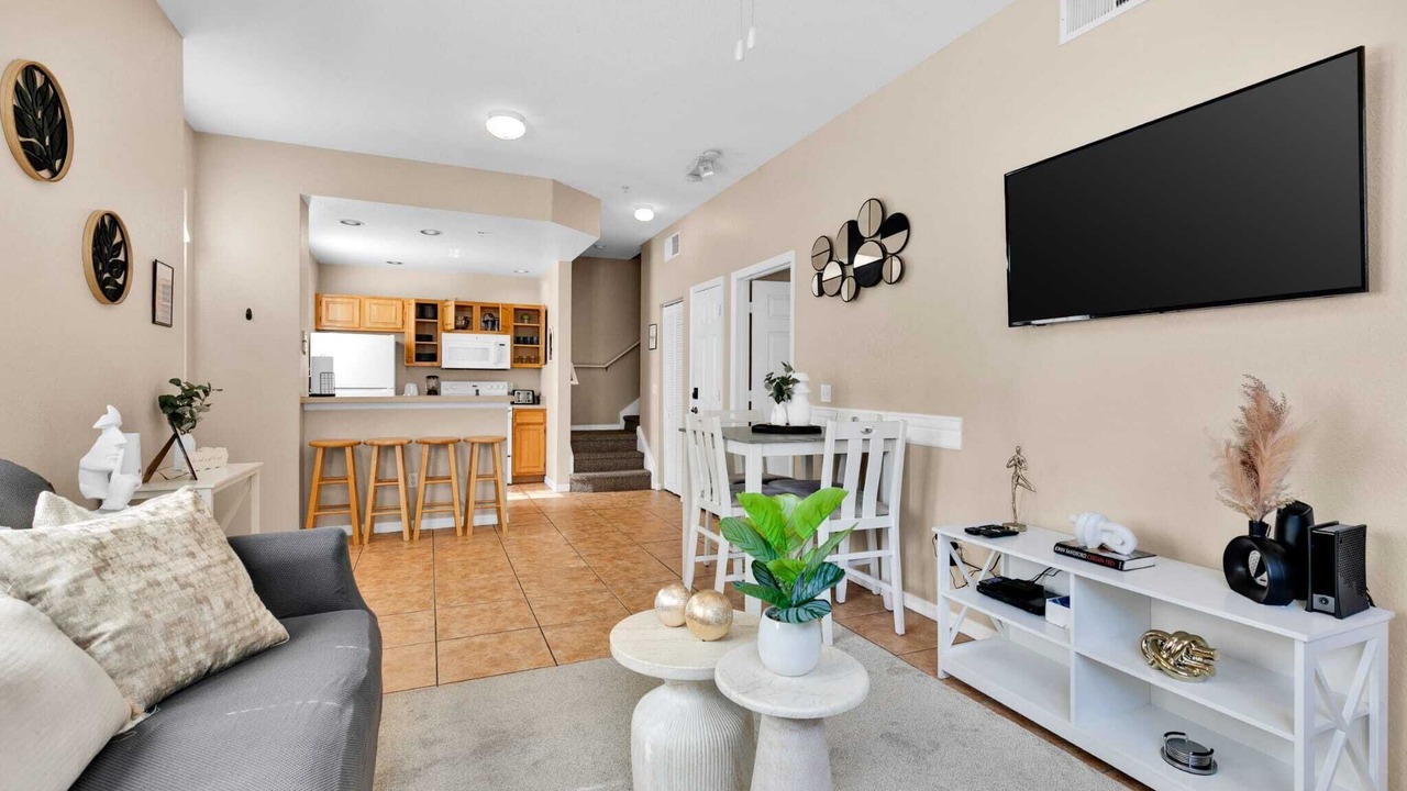 Photo of Livingroom in Venetian Bay Villages