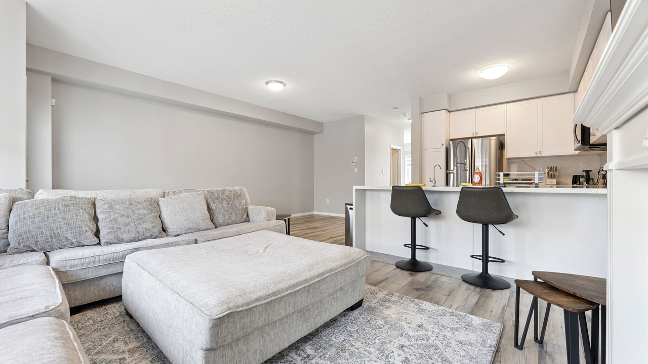 Photo of Livingroom in Ajax