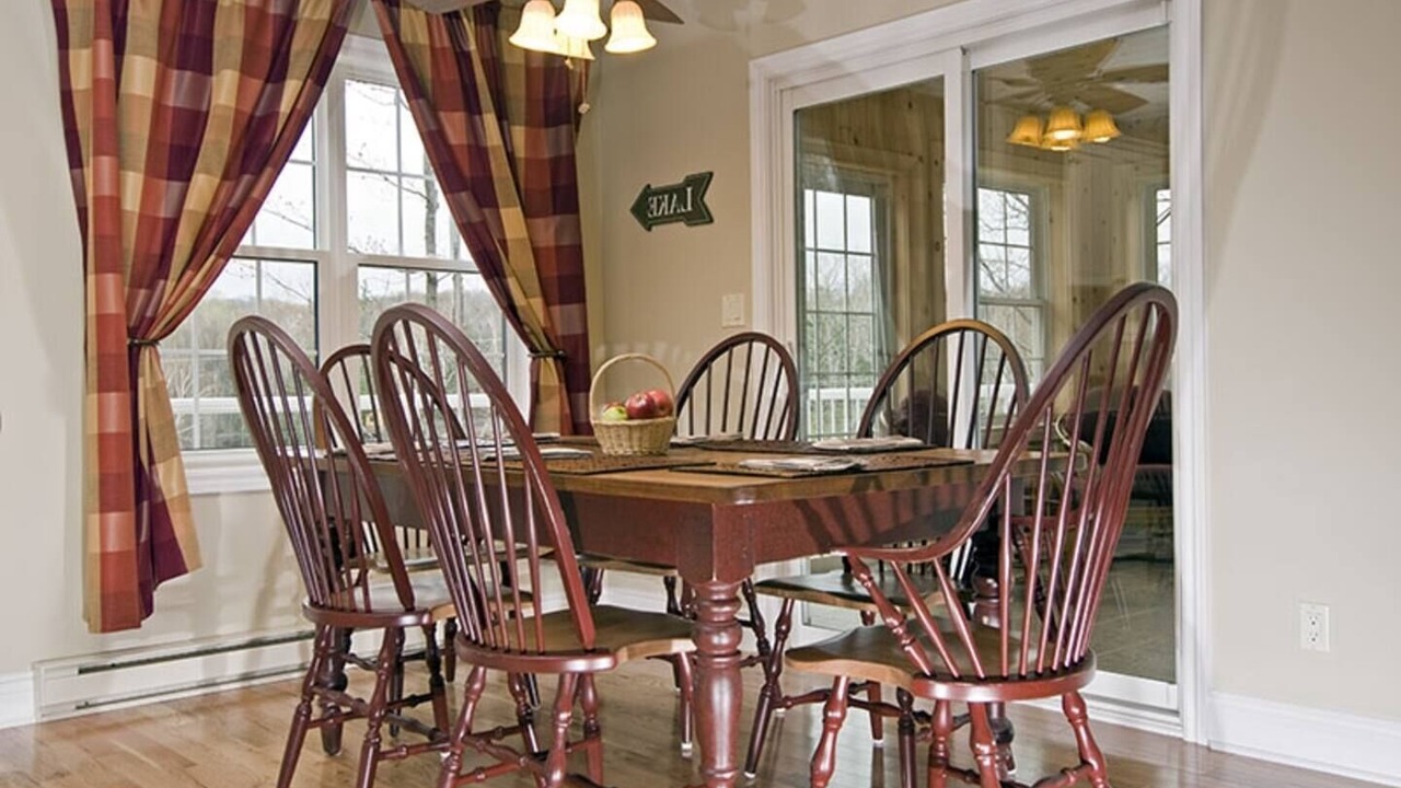 Photo of Livingroom in Lake of Bays