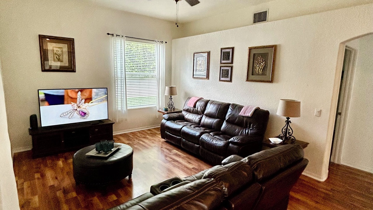 Photo of Livingroom in Valrico