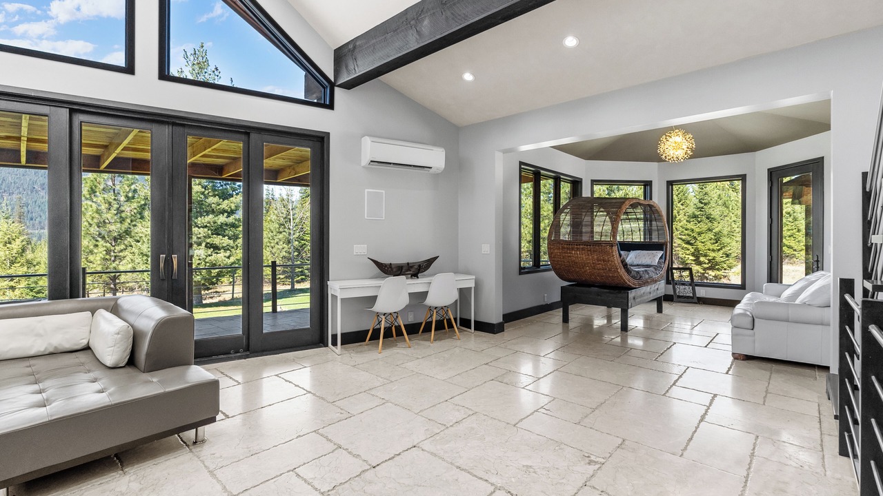 Photo of Livingroom in Trout Creek