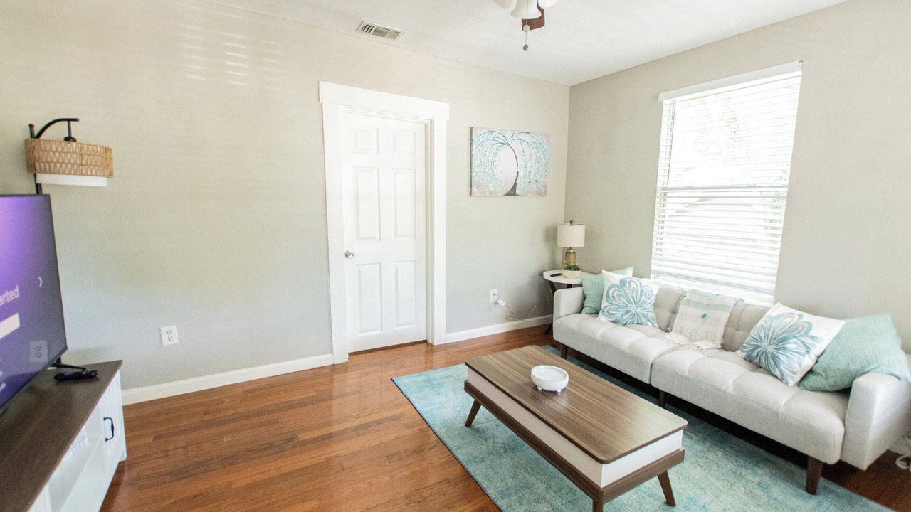 Photo of Livingroom in Historic Uptown