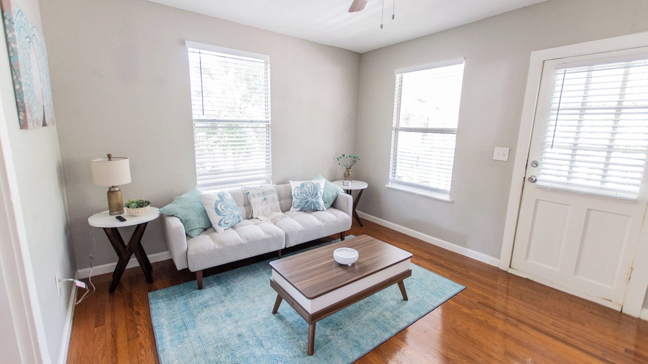Photo of Livingroom in Historic Uptown