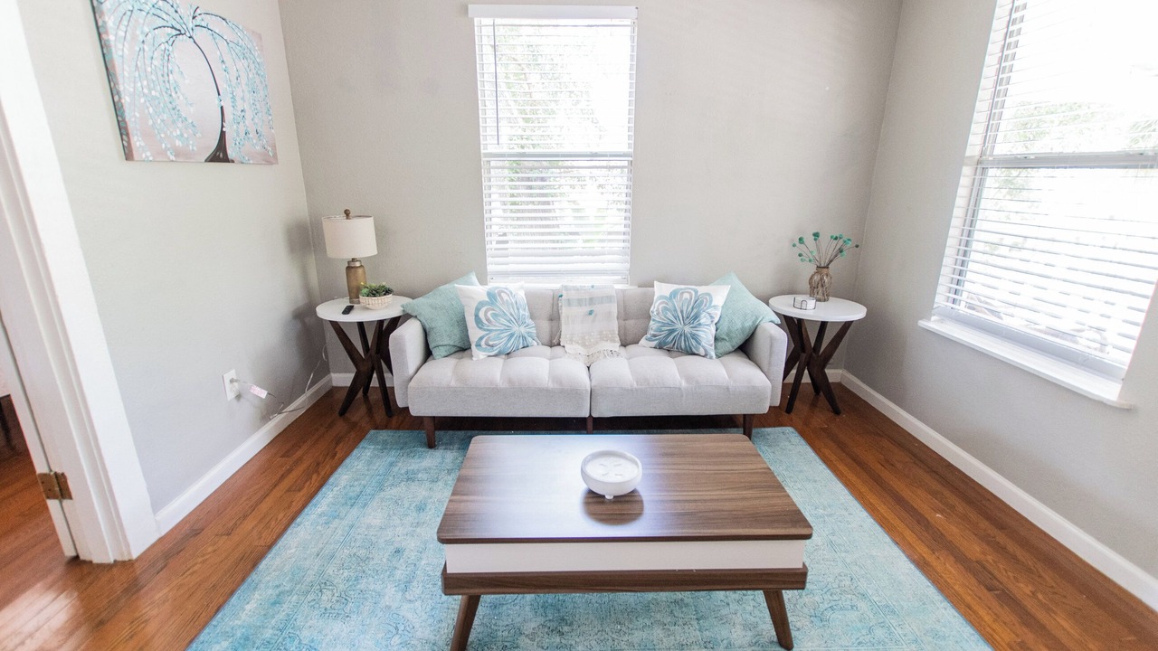 Photo of Livingroom in Historic Uptown