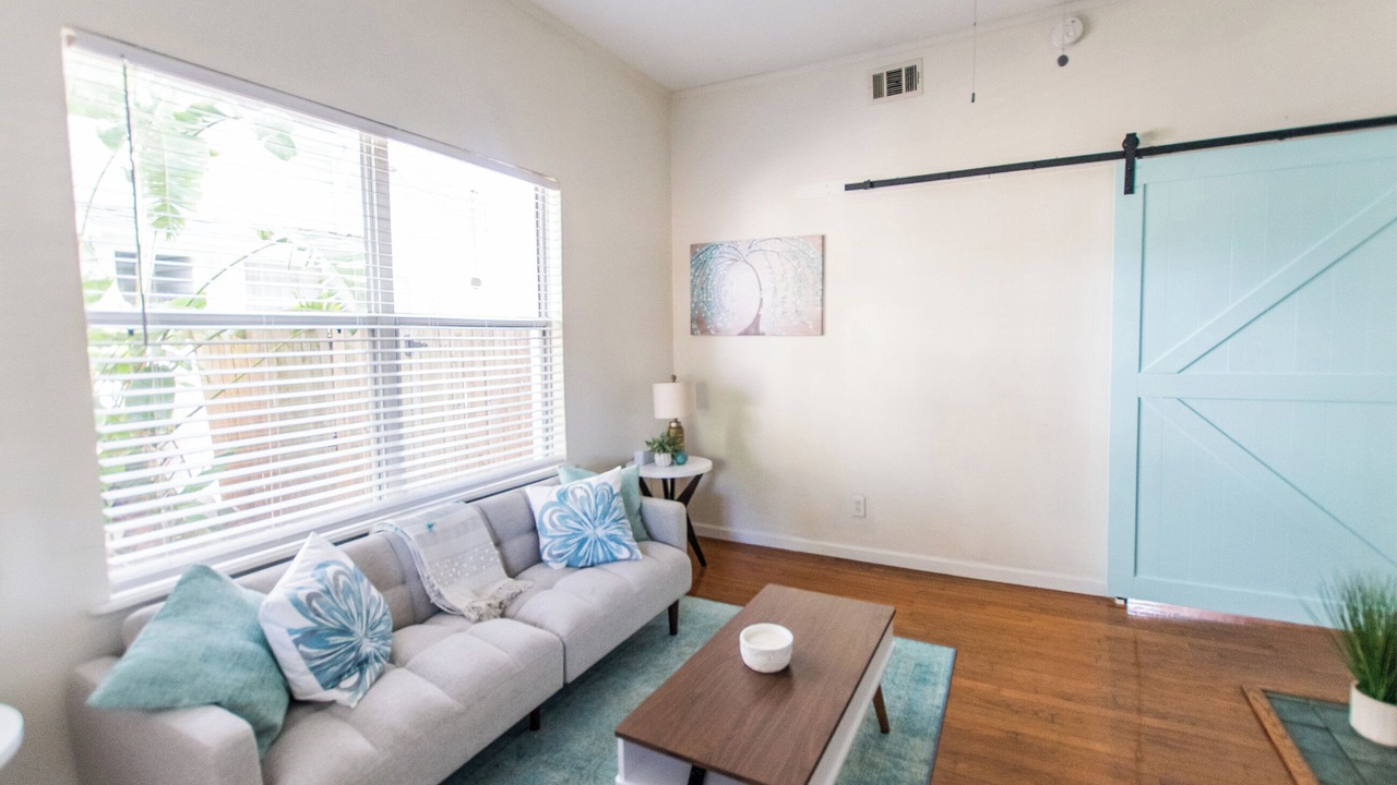 Photo of Livingroom in Historic Uptown