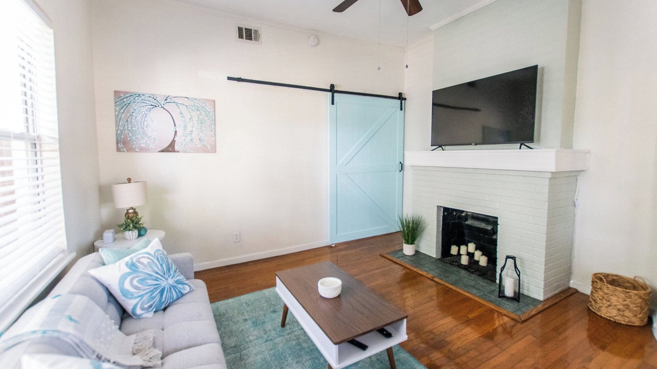 Photo of Livingroom in Historic Uptown