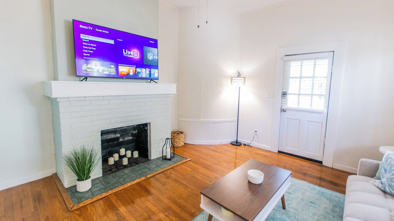 Photo of Livingroom in Historic Uptown