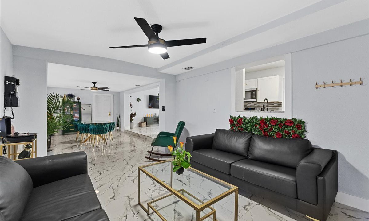 Photo of Livingroom in Pine Castle