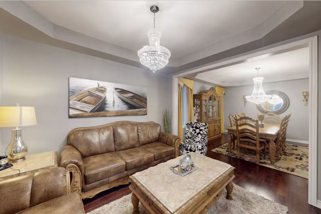 Photo of Livingroom in Oakville