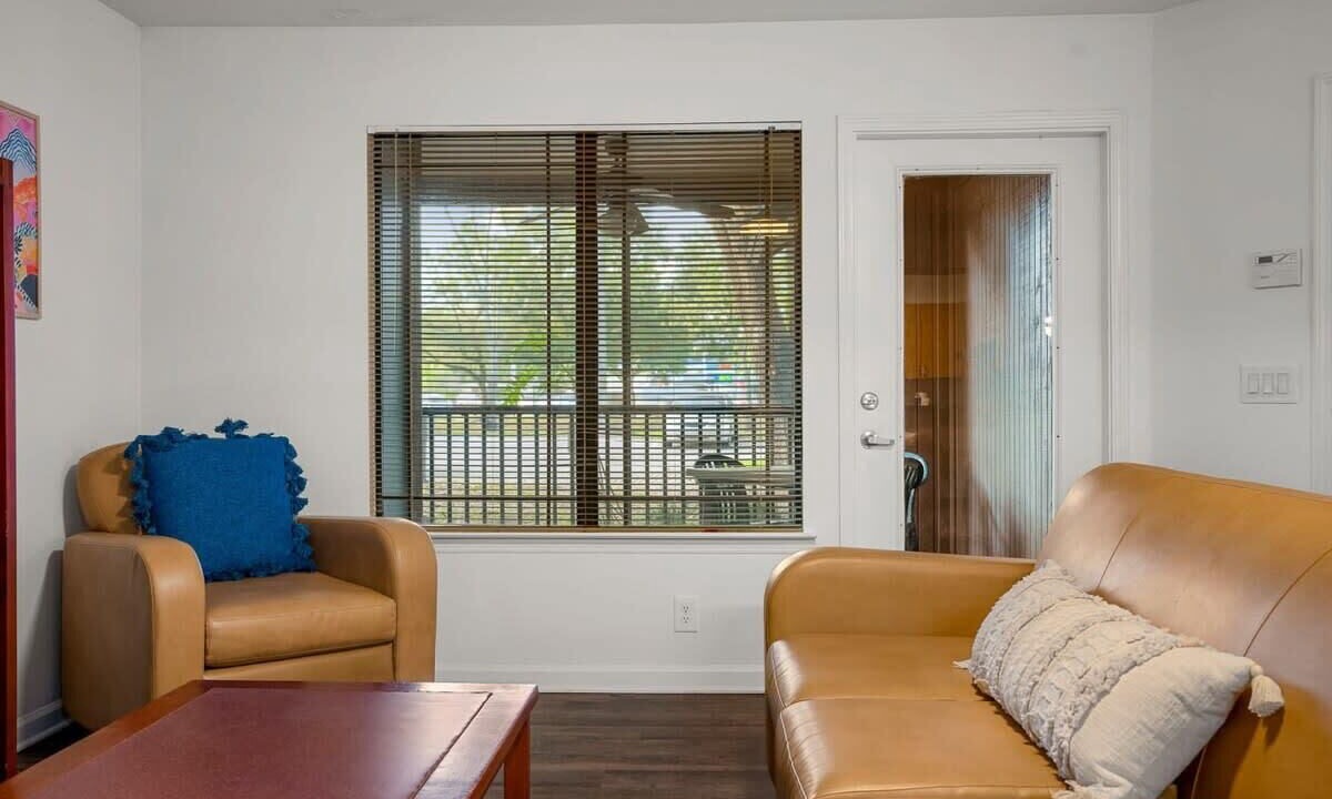 Photo of Livingroom in Bearss Plaza