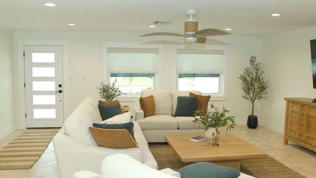 Photo of Livingroom in Bay Colony