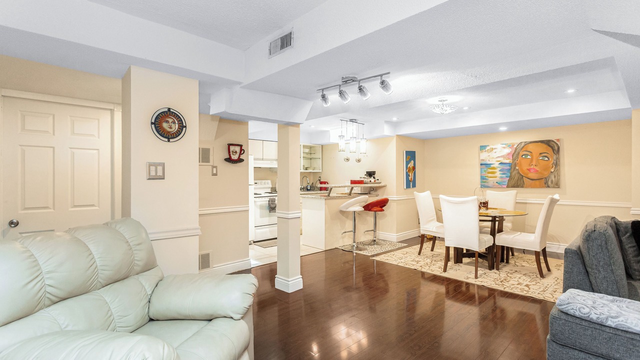 Photo of Livingroom in East Credit
