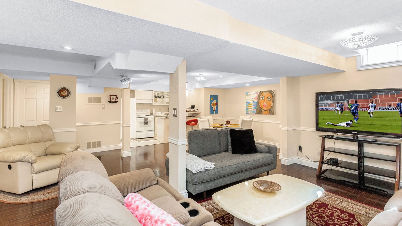 Photo of Livingroom in East Credit