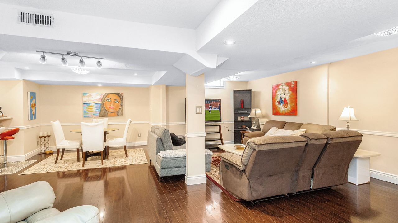Photo of Livingroom in East Credit