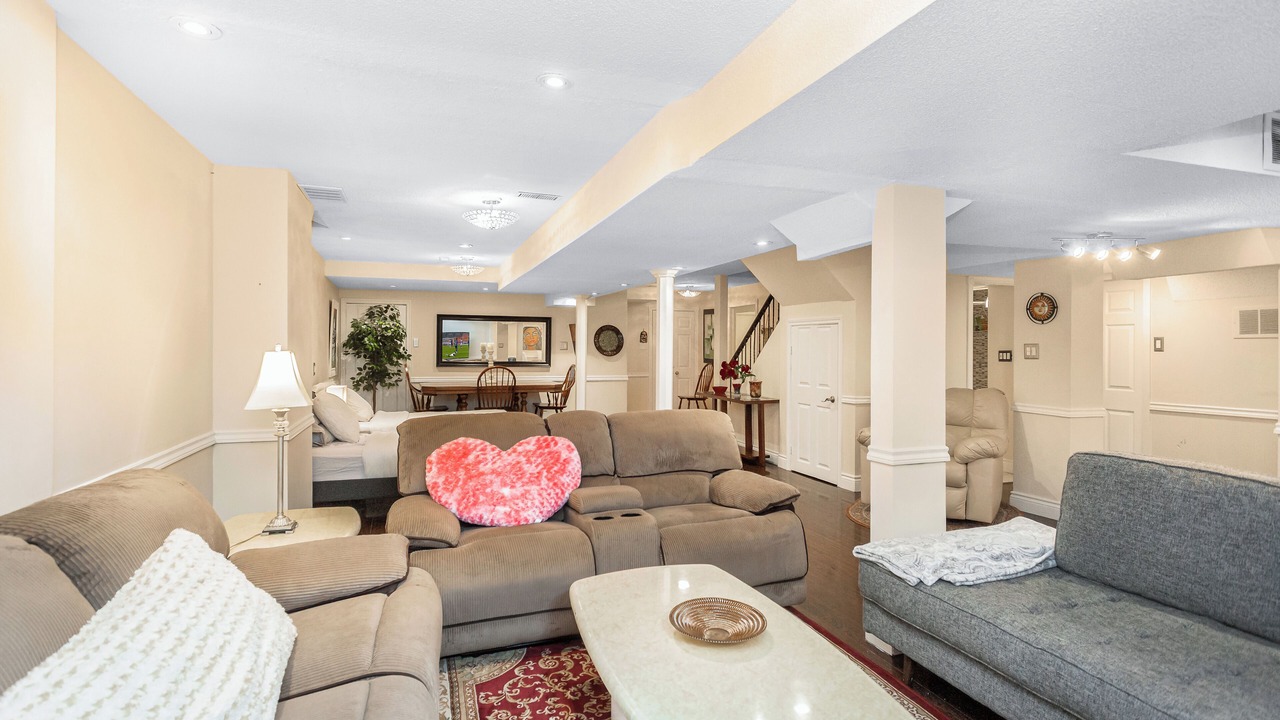 Photo of Livingroom in East Credit